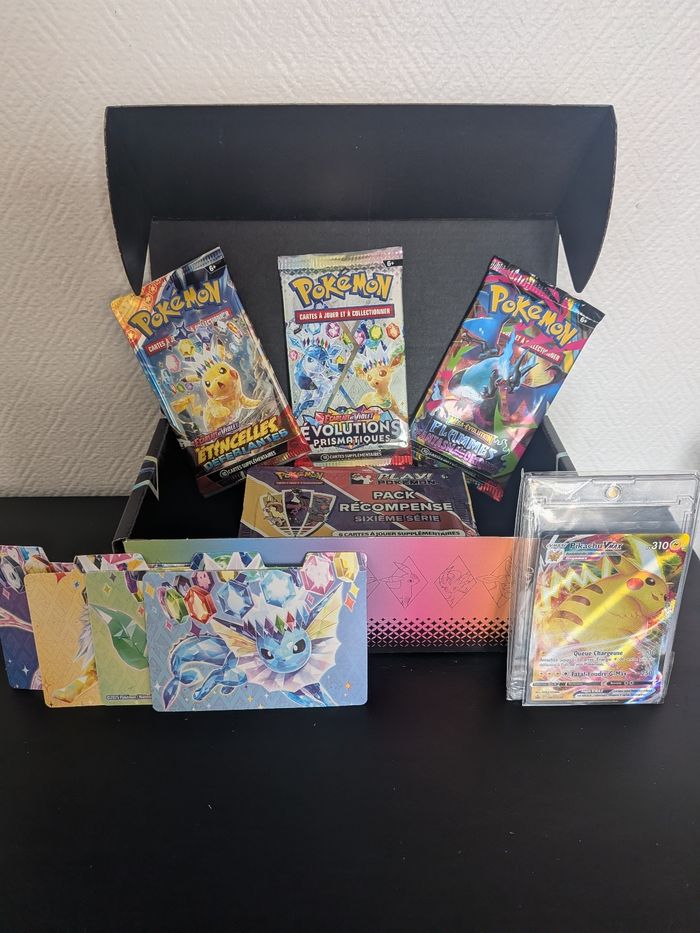 BOX POKÉMON ÉDITION SPÉCIALE NOËL 4 boosters + Pikachu vmax