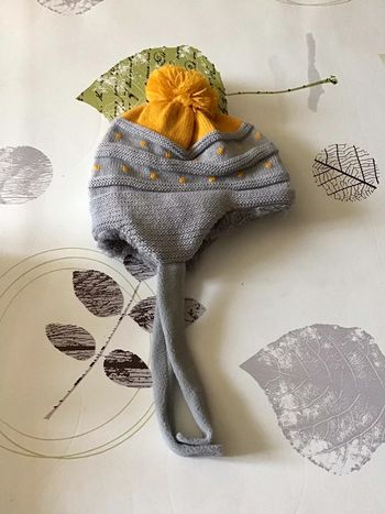 Bonnet intérieur chaud gris et moutarde taille 1/2 ans