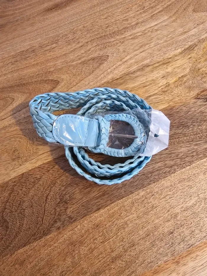 Ceinture tressée bleu clair