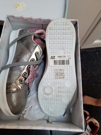 Baskets neuves fille