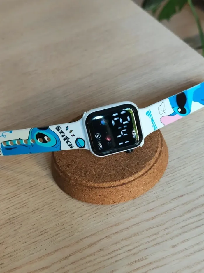 Montre digitale blanche et bleue, Stitch - photo numéro 2