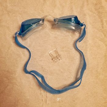 Lunettes de piscine neuve pour enfant