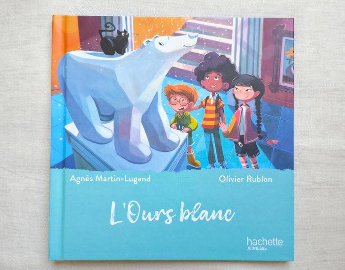 Livre  "L'Ours Blanc" collection Mc Donalds éditions Hachette Jeunesse  d'Agnès Martin-Lugand