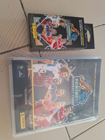 Classeur et pack de 20 cartes panini fc ligue 1
