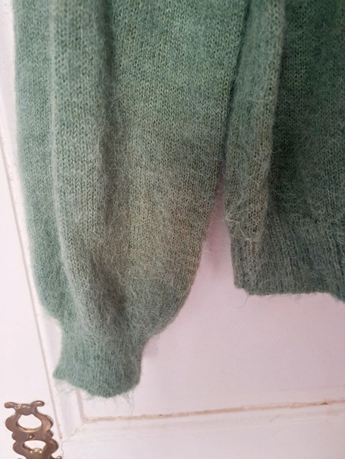 Joli pull col V en maille effet mohair. - photo numéro 3