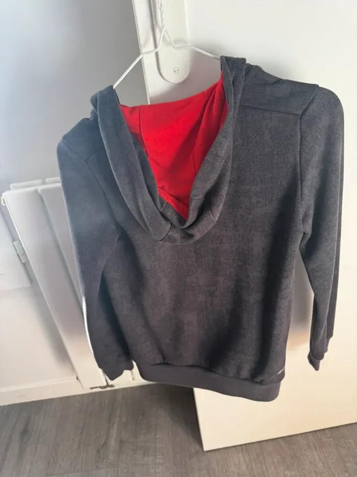 Gilet à capuche gris et rouge Adidas garçon 9/10 ans - photo numéro 10