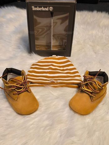 DERNIERS JOURS....NEUFS!  🏷🤩🥰 SUBLIME ensemble chaussures  pointure 17 et bonnet TIMBERLAND   unisex !🤎😍🤩⚘️