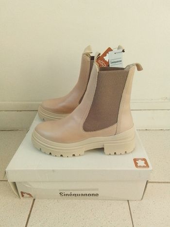 Paire de bottines à enfiler. En Cuir. Pointure 38. Sinéquanone