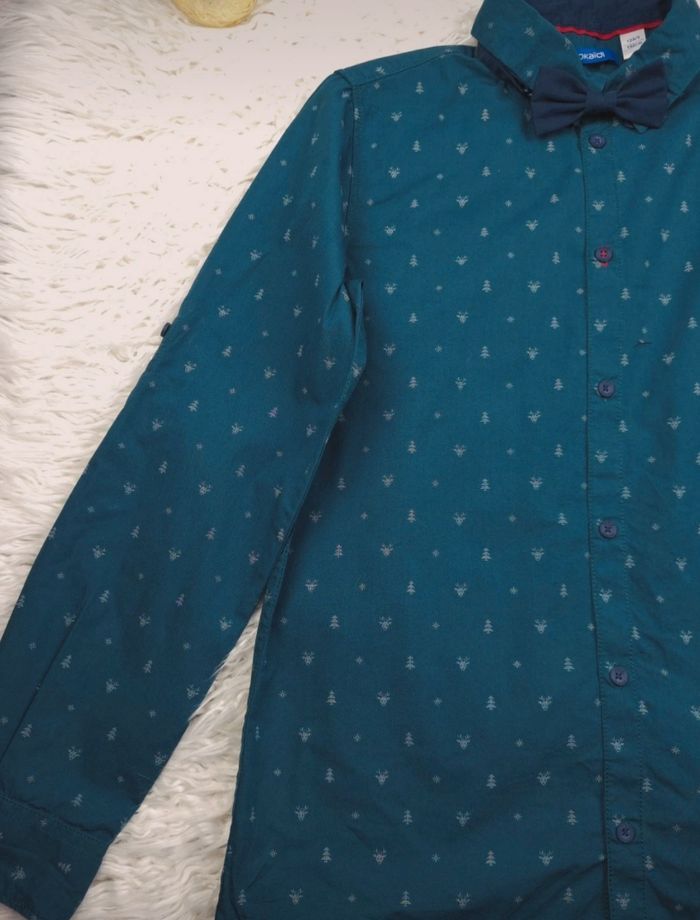 Chemise de Noël manches longues vert canardet blanc avec son nœud de papillon Garçon taille 10 ans marque Okaidi 🎸 - photo numéro 4