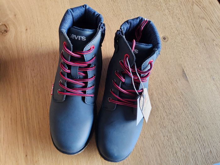 Bottines pointure 33 levis neuve