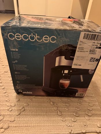 Machine à café CECOTEC avec buse vapeur neuve 