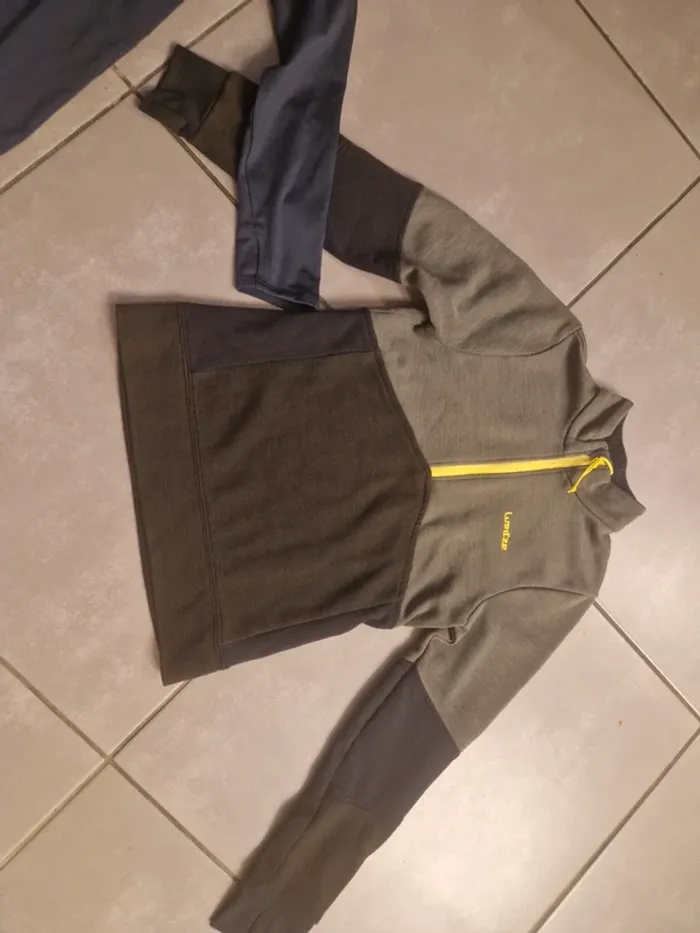 Lot 2 tee-shirts manches longues chaudes 8 ans - photo numéro 3