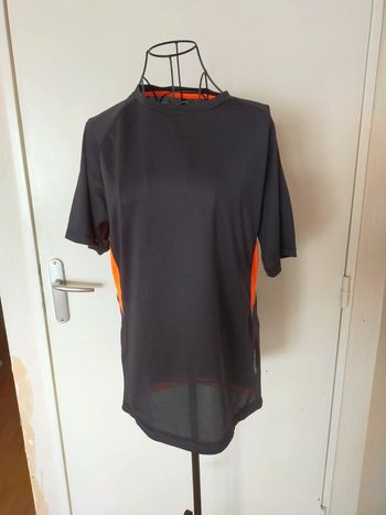 Maillot pour faire du sport peu porté