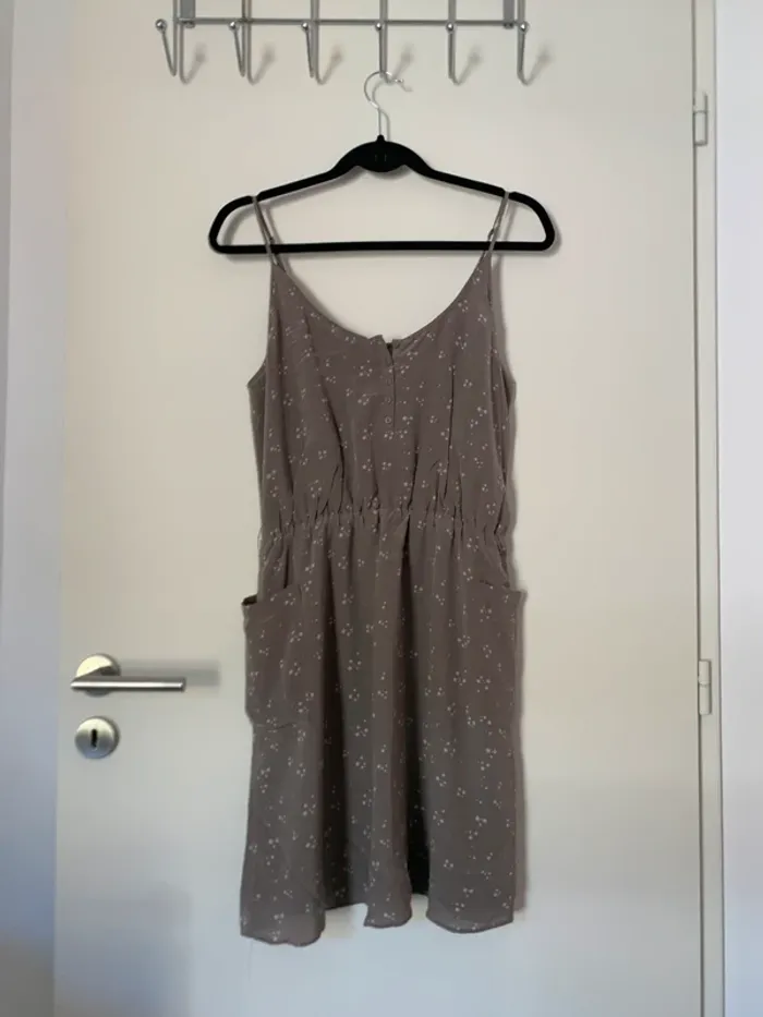 Robe à bretelle en soie grise avec des étoiles blanche taille M Sud Express - photo numéro 4