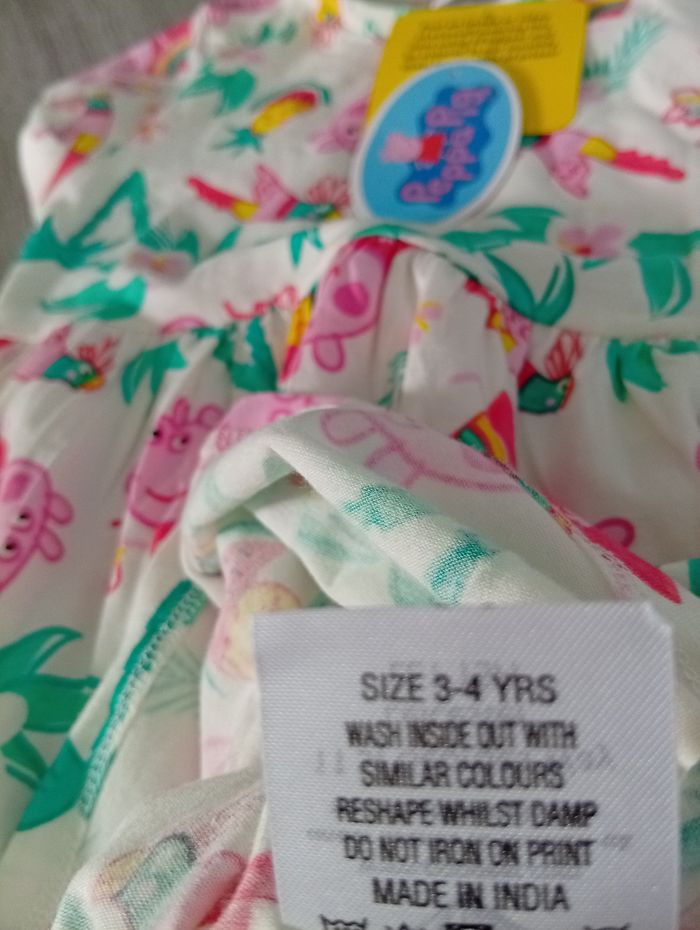 Jolie robe Peppa Pig dû 3/4 ans - photo numéro 5