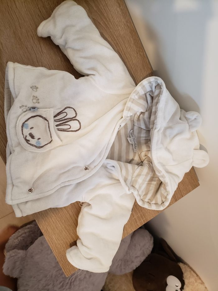 Veste chaude a capuche 1mois
