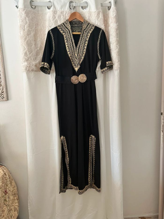 Caftan brodé S/M avec ceinture