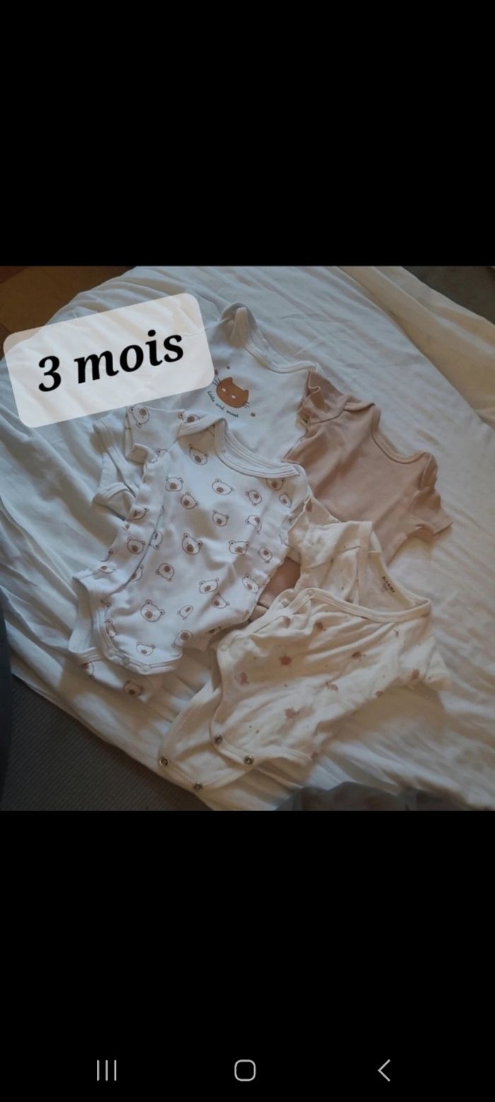 Lot body 3 mois