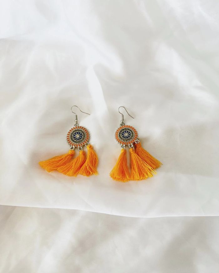 Boucles d’oreilles bohème à pompons orange - photo numéro 2