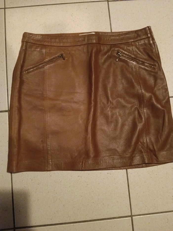 Mini-jupe en cuir taille 40