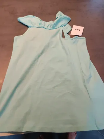 Vends débardeur LH neuf avec étiquette taille 12 ans.