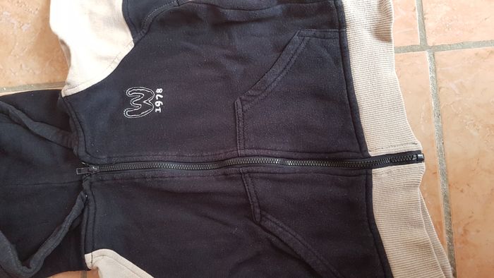 Gilet polaire à capuche garçon 4 ans noir et crème Pocopiano - photo numéro 2