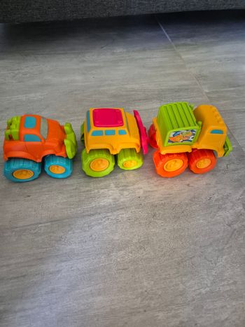 Lot de 3 voitures en plastique