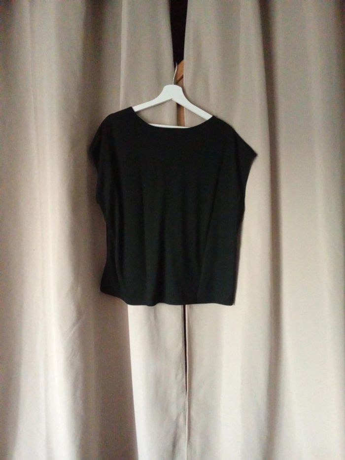 Tee shirt noir coeur blanc Shein Taille 42 - photo numéro 4