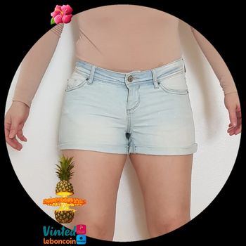 Short bleu très clair