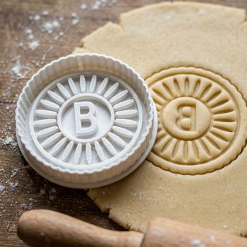 Emporte-pièce Lettre B Rond Dentelé - Découpoir Biscuit, Sablé et Pâte à Sucre