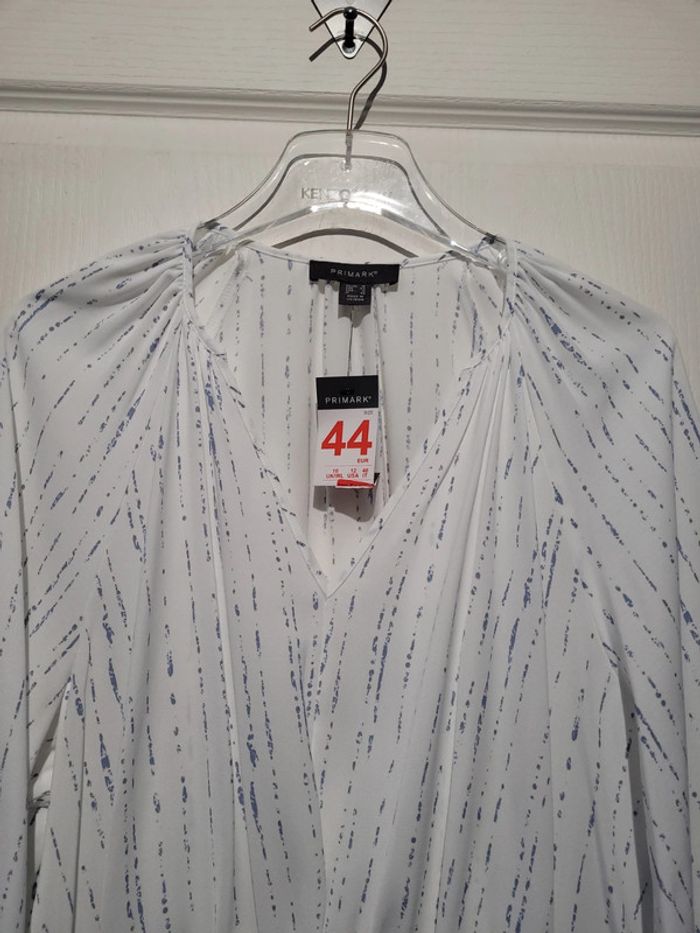 Blouse blanche et bleue - photo numéro 3