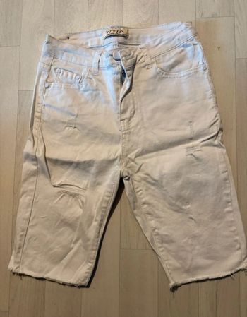 Short blanc vivid taille S 36 effet destroy très bon état