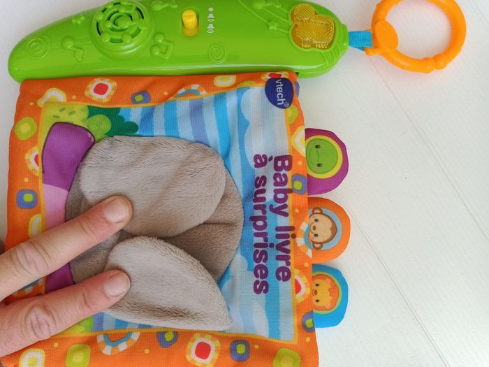 Baby livre à surprises VTech pour éveiller les sens de bébé - photo numéro 9