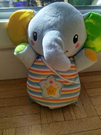 Peluche sonore VTech Nino elephantino lumineux -plus de 45 mélodies