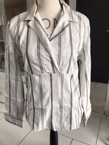 Chemisier blanc et noir