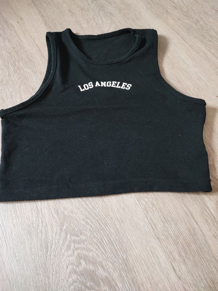 Tee shirt court