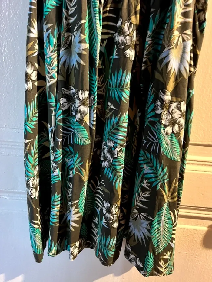 Robe neuve fleurie verte la halle taille 38 - photo numéro 6