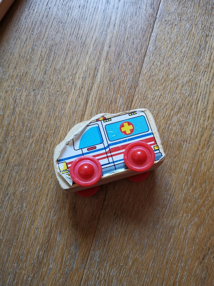 Train en bois et accessoires - photo numéro 4
