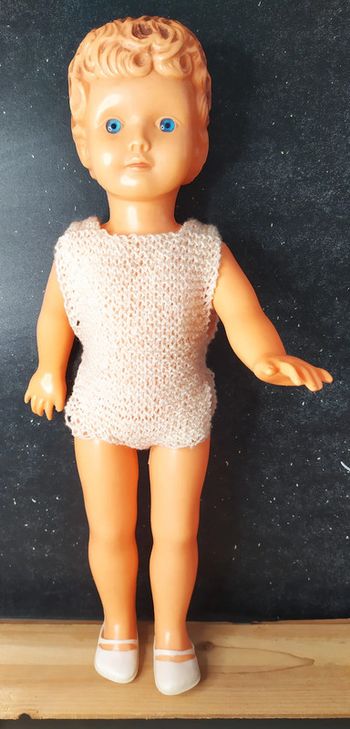 vintage '' ancienne poupée plastique cheveux moulés ''