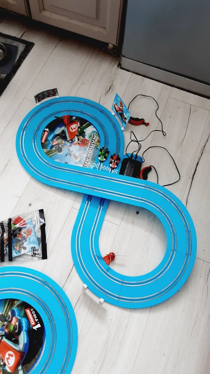 Jeu jouet circuit électrique Carrera first Mario kart - photo numéro 2