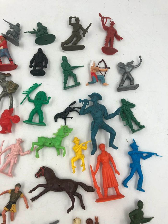 Lot de 46 figurines soldats divers - photo numéro 4