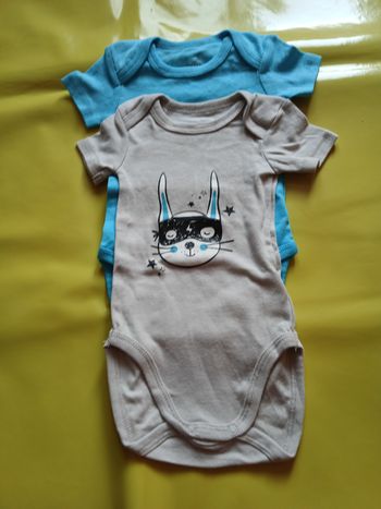lot de deux bodies garcon manches courtes tex baby 6 mois 