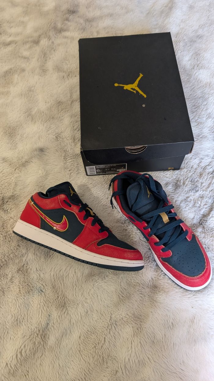 Baskets Air Jordan 1 Low SE (GS) 38,5 - photo numéro 2