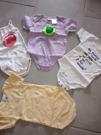 Lot bodies 6 mois
