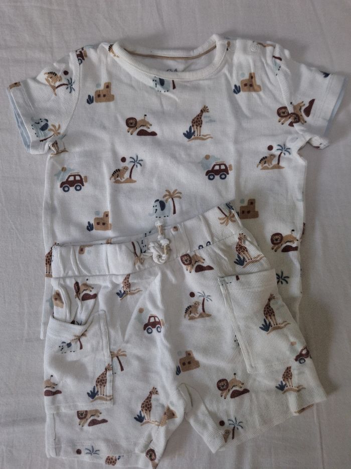 Ensemble short/tee-shirt C&A 18 mois