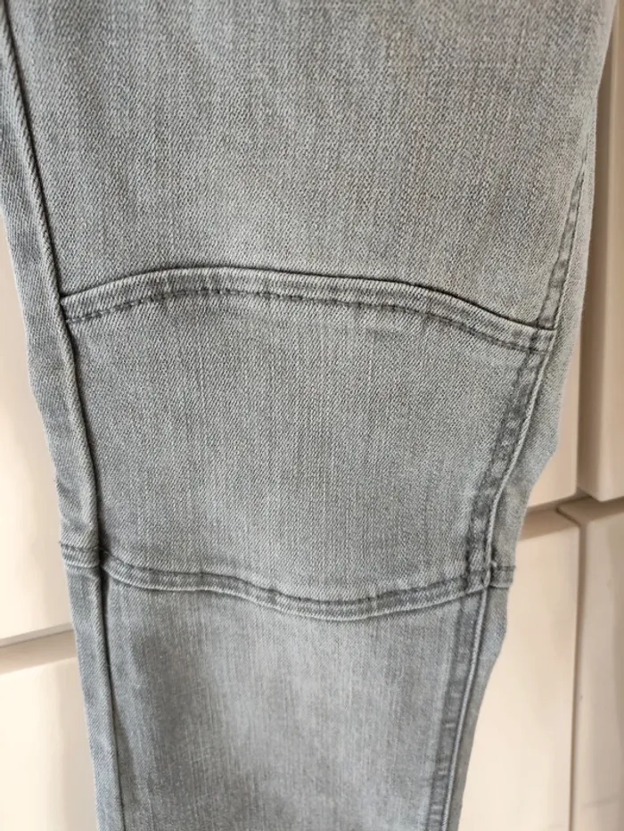 Jean gris La Redoute 12 ans
Jean ajustable à la taille, coupe slim - photo numéro 3