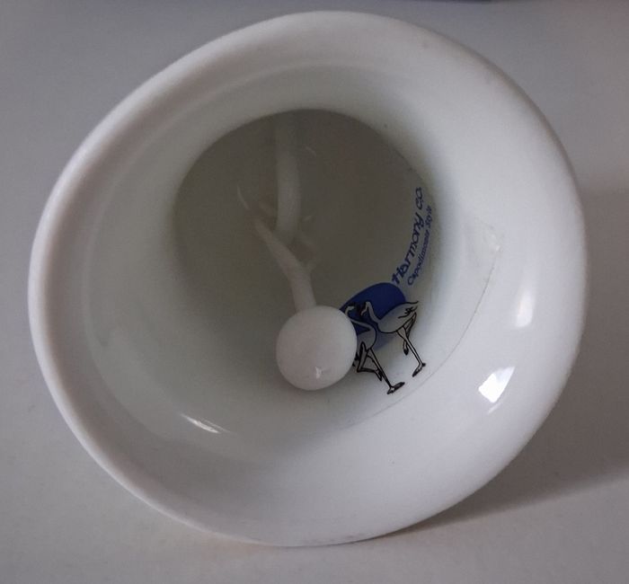 Cloche de collection en porcelaine dans un coffret de velours - photo numéro 3