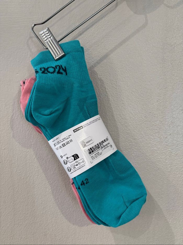 4 paires Chaussettes Décathlon Paris 2024 taille 39/42 - photo numéro 2