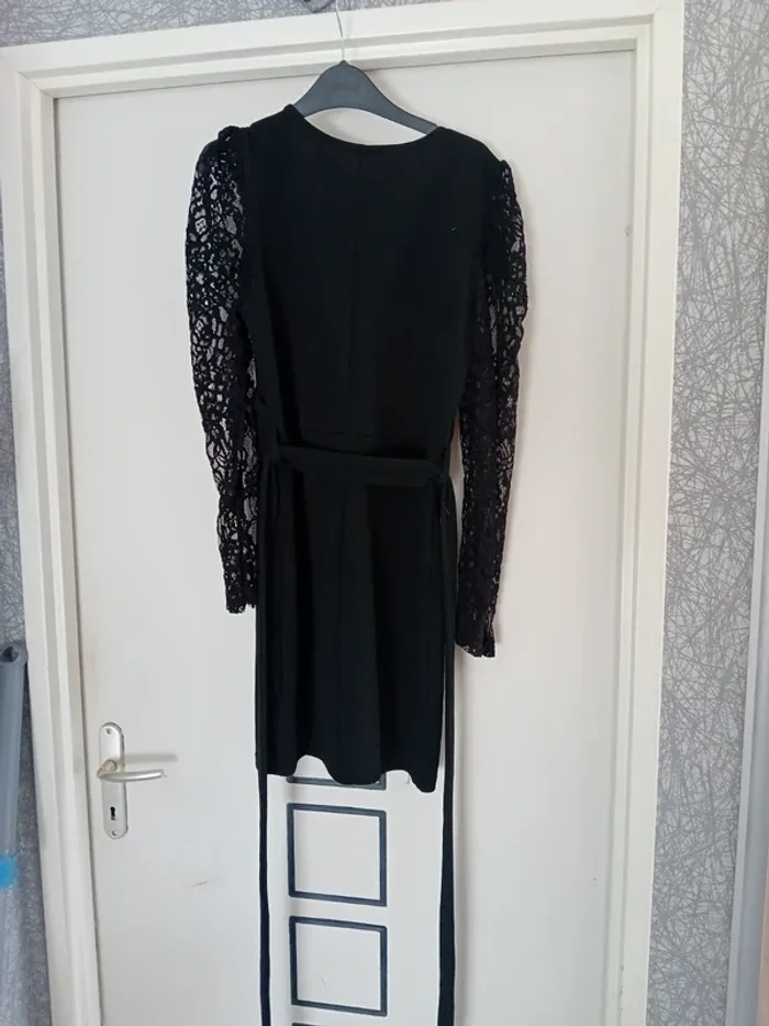Robe noir en taille L  manche en dentelle décolleté de chez Shein - photo numéro 4