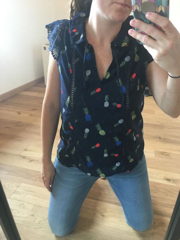 Blouse bleu marine motifs ananas dentelle Grace & Mila